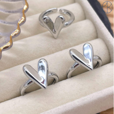 Кольцо сердце цвет серебро 