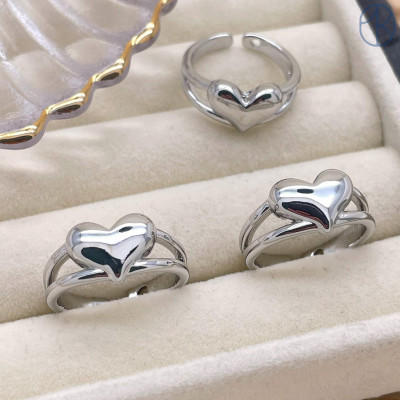 Кольцо сердце цвет серебро 