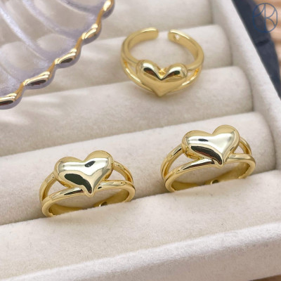 Кольцо сердце цвет золото 