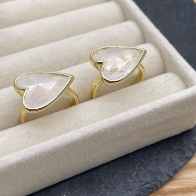 Кольцо сердце горный хрусталь цвет золото