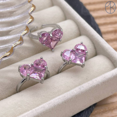 Кольцо сердце розовые цирконы, цвет серебро 