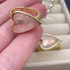 Кольцо сердце розовый кварц цвет золото