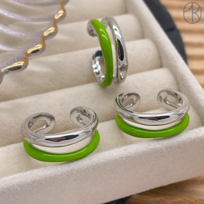 Кольцо зеленая эмаль цвет серебро 