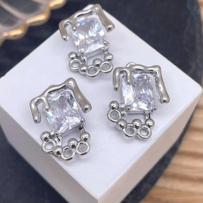 Коннектор фриформ циркон, цвет серебро 18 мм