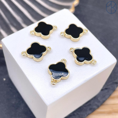 Коннектор клевер черная эмаль, цвет золото 10х12 мм
