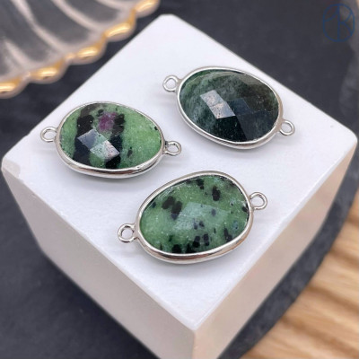 Коннектор овал огранка цоизит, цвет серебро ~ 16 мм