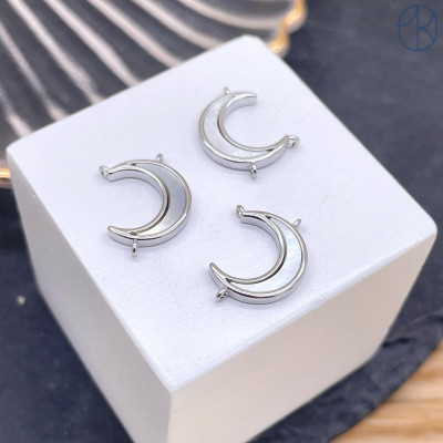 Коннектор полумесяц белый перламутр, цвет серебро 10х15мм 