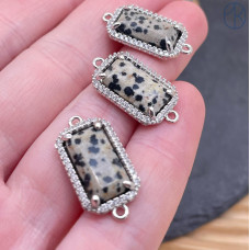 Коннектор яшма далматиновая прямоугольник цирконы, цвет серебро 18х12 мм