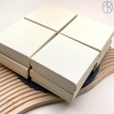 Коробка Бежевая фактурная полосы 9x9x3 см упаковка 12 шт.