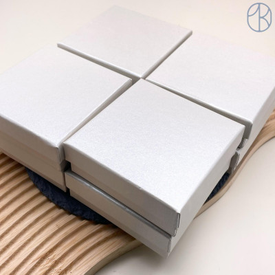 Коробка Бежевая перламутровая 9x9x3 см упаковка 12 шт. Коробка Бежевая перламутровая 9x9x3 см упаковка 12 шт.