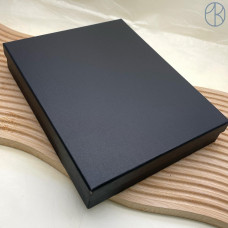 Коробка Черная фактурная полосы 20*16*3,5см