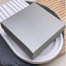 Коробка Светло-серая фактурная сетка 9x9x3 см