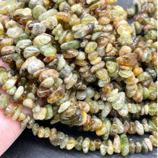 Крошка Гранат зеленый (Гроссуляр) ширина бусин ~ 6-11 мм