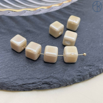 Кубик керамика, цвет бежевый 9 мм штучно