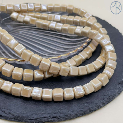 Кубик, керамика, цвет бежевый 9 мм