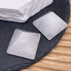 Кварц белый пирамида ~ 3 см