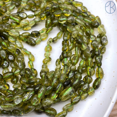 Кварц темно-зеленый тонированный с эффектом Кракле  галтовка ~ 6-8 мм
