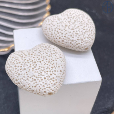 Лава Вулканическая белая сердце 28 мм