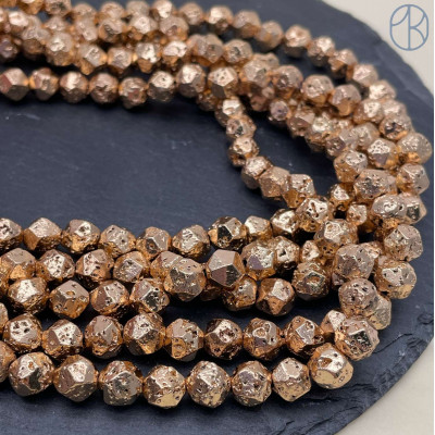 Лава Вулканическая огранка темное золото 8 мм