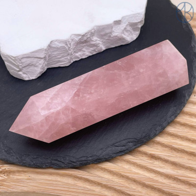 Мадагаскарский розовый кварц кристалл ~ 11х3 см