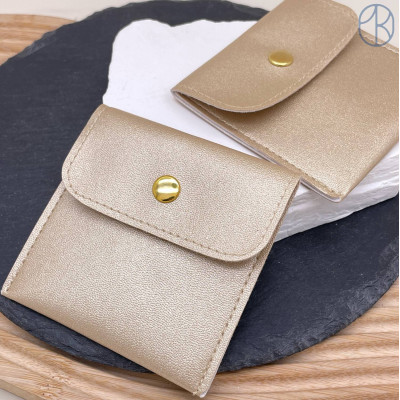 Мешочки с кнопкой экокожа кремовые 8х8см уп. 2шт