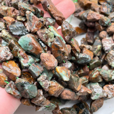 Опал зеленый куски ~ 8-15 мм