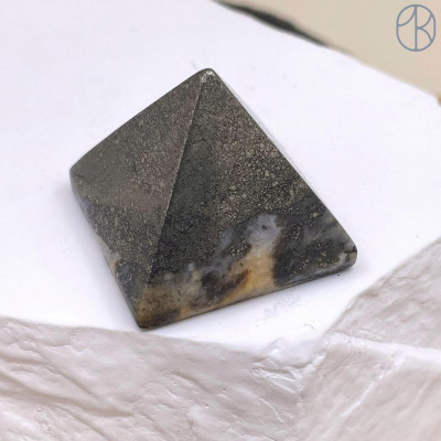 Пирит пирамида 3х3 см