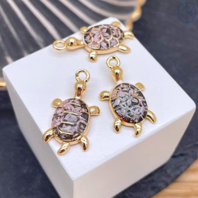 Подвеска черепаха черно-розовая, цвет золото 20 мм