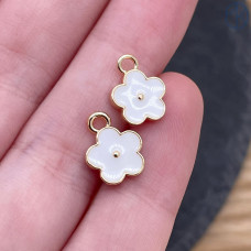 Подвеска цветок белая эмаль, цвет золото 8 мм