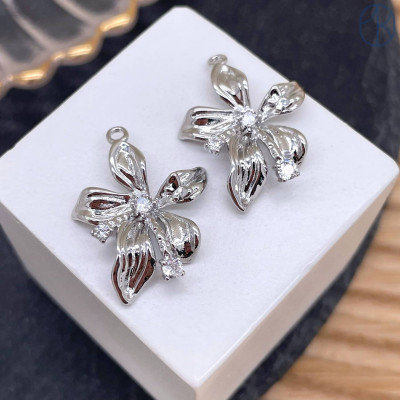 Подвеска цветок цирконы, цвет серебро 20 мм