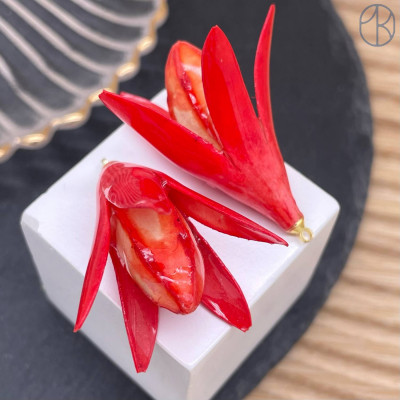 Подвеска цветок в эпоксидной смоле №1, цвет золото ~ 35-40 мм