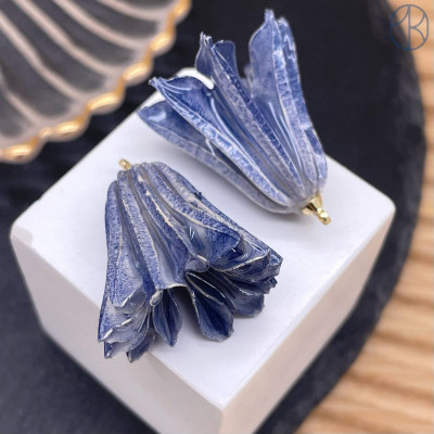 Подвеска цветок в эпоксидной смоле №2, цвет золото ~ 28-35 мм