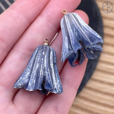 Подвеска цветок в эпоксидной смоле №2, цвет золото ~ 28-35 мм