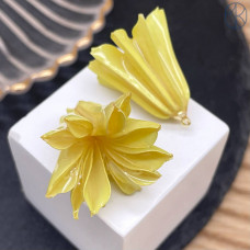 Подвеска цветок в эпоксидной смоле, цвет золото ~ 28-35 мм