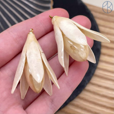 Подвеска цветок в эпоксидной смоле, цвет золото ~ 35-40 мм