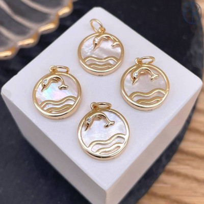 Подвеска дельфин перламутр, цвет золото 13 мм 