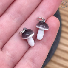 Подвеска гриб коричневая эмаль, цвет серебро 14 мм 