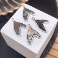 Подвеска хвост кита черный перламутр цирконы, цвет серебро 20 мм