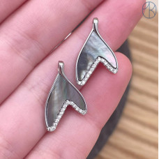 Подвеска хвост кита черный перламутр цирконы, цвет серебро 20 мм
