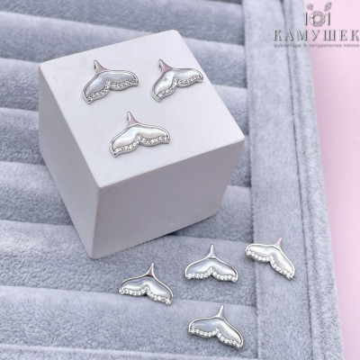 Подвеска хвост кита перламутр и цирконы, цвет серебро 10х15 мм 