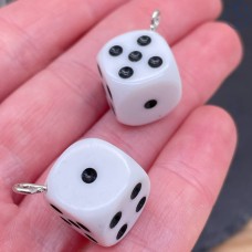 Подвеска игральная кость, цвет серебро 14 мм