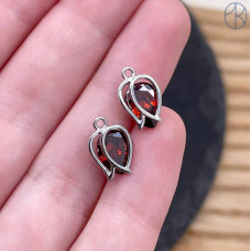 Подвеска капля красный циркон, цвет серебро 10 мм