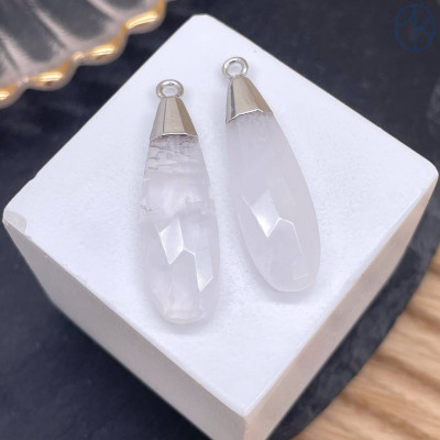 Подвеска капля огранка горный хрусталь, цвет серебро 30х9 мм