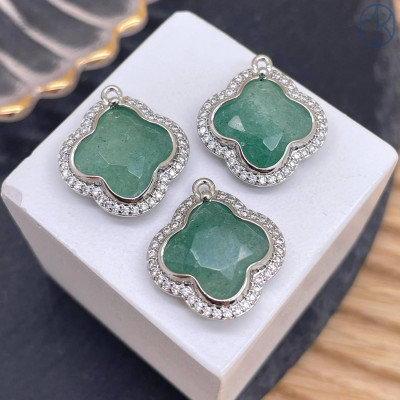 Подвеска клевер огранка цирконы кварц клубничный зеленый, цвет серебро 18 мм