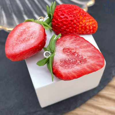 Подвеска клубника, цвет серебро ~ 32 мм