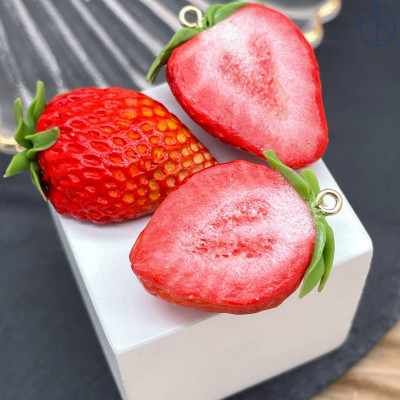 Подвеска клубника, цвет золото ~ 32 мм