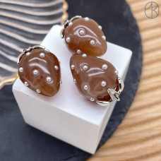 Подвеска клубника коричневая, цвет серебро 25х16 мм 