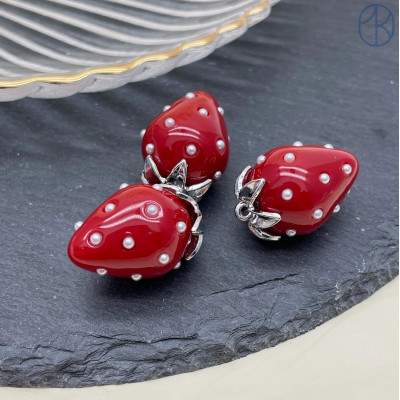 Подвеска клубника красная, цвет серебро 25х16 мм 