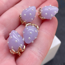 Подвеска клубника сиреневая, цвет золото 17х12 мм