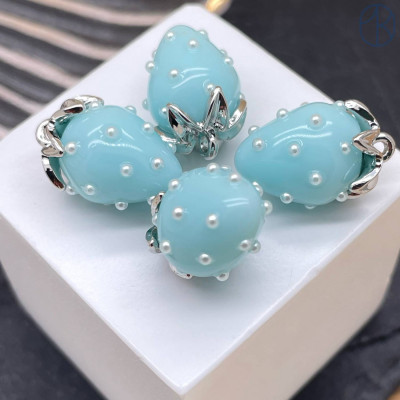 Подвеска клубника светло-голубая, цвет серебро 17х12 мм